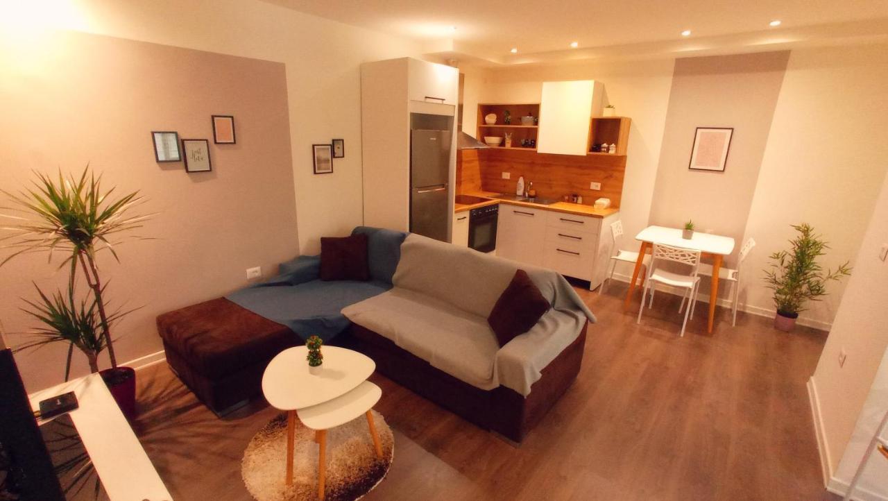 Tirana Apartment Garda エクステリア 写真